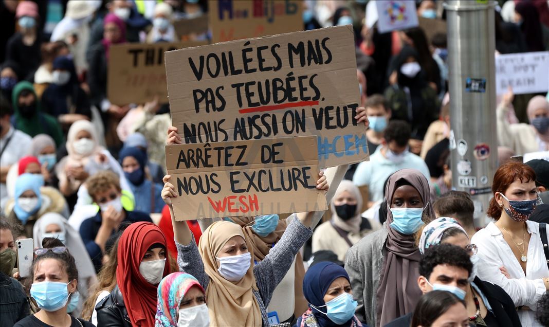Brüksel'de başörtüsü yasağı protestosu 