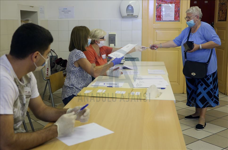 الكرواتيون يبدأون التصويت في الانتخابات البرلمانية