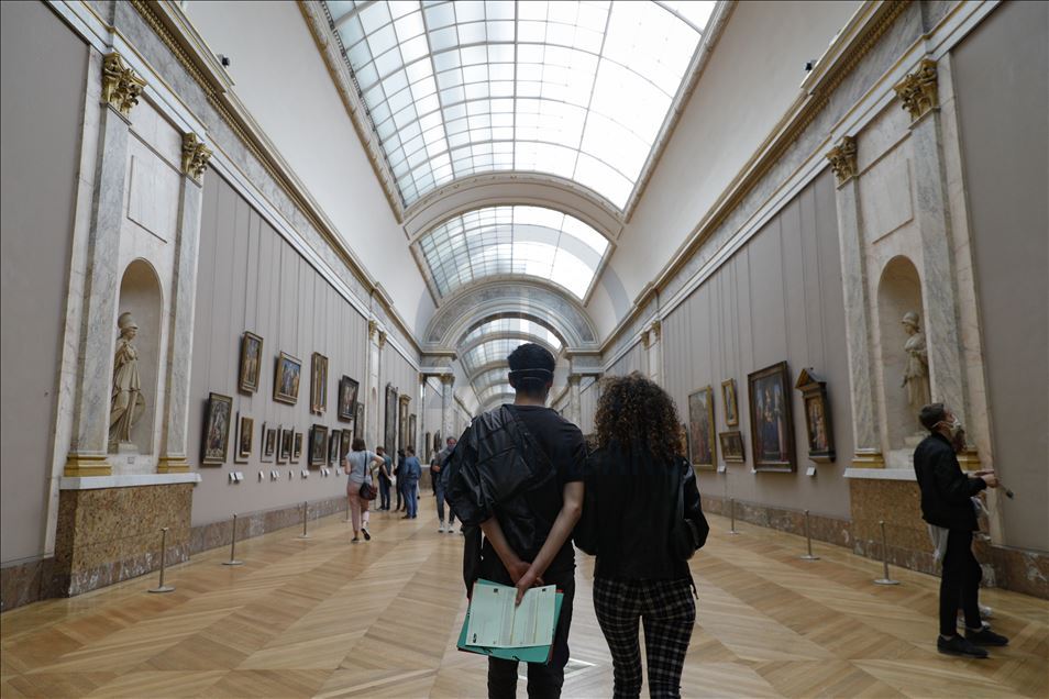 Museum Louvre di Paris kembali dibuka setelah "lockdown"