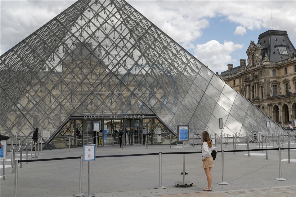 Museum Louvre di Paris kembali dibuka setelah "lockdown"