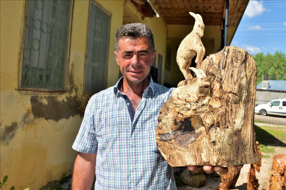 يعيد راعي تركي في ولاية موش (شرق) ال