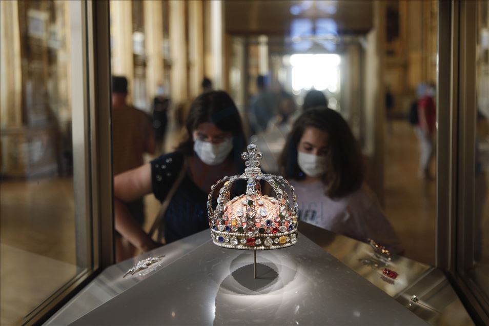 Museum Louvre di Paris kembali dibuka setelah "lockdown"