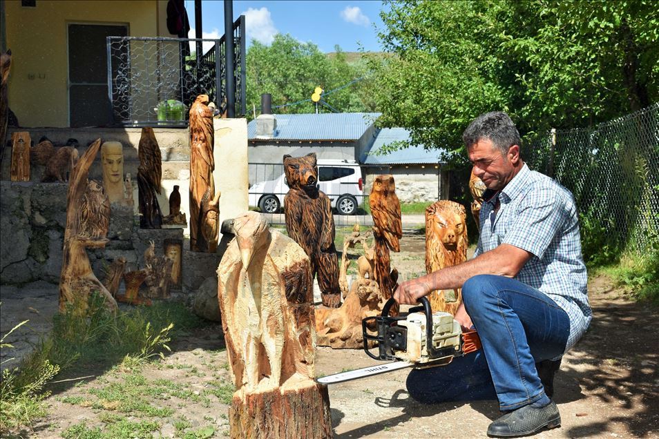 يعيد راعي تركي في ولاية موش (شرق) ال