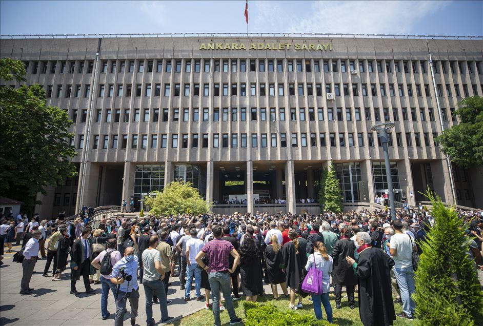 Ankara Barosu avukatları çoklu baro düzenlemesini protesto etti