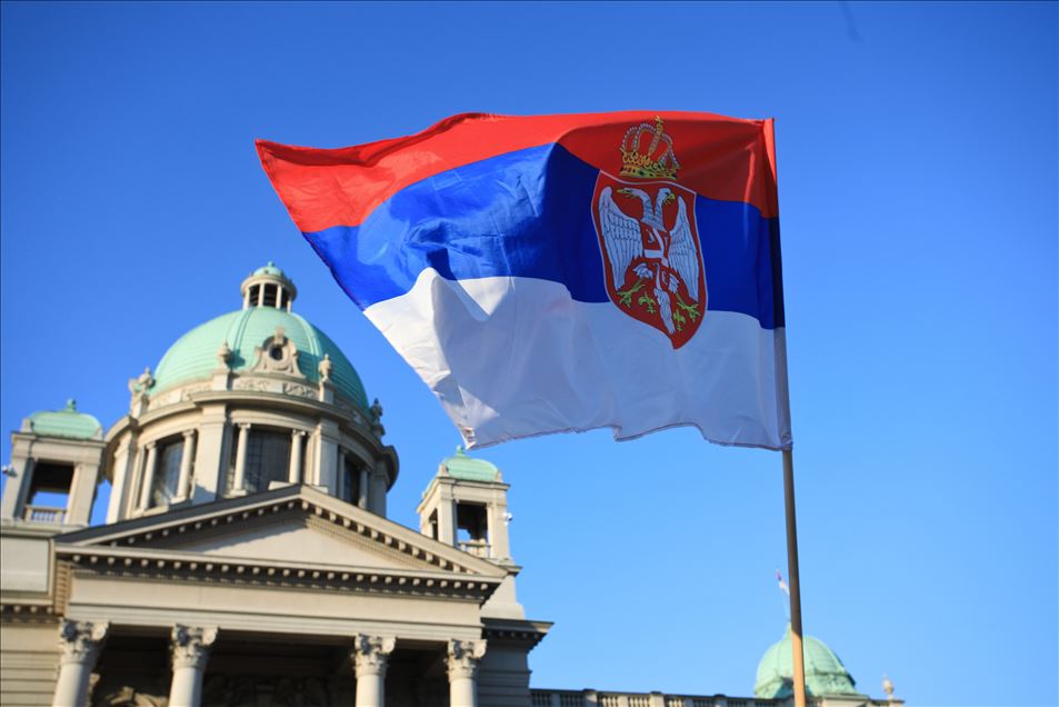 Sırbistan'da hükümetin yeni Kovid-19 tedbirleri protesto edildi