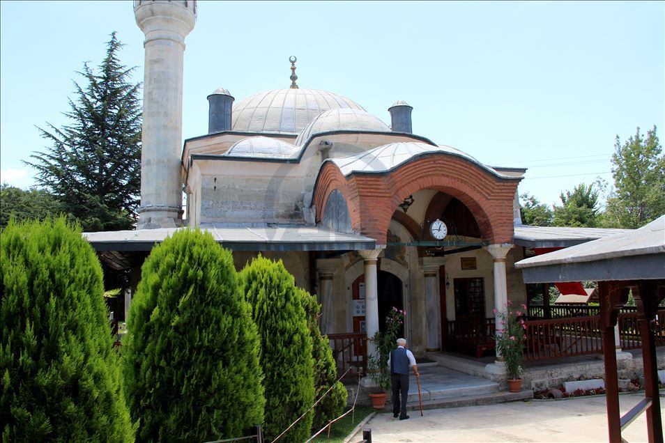 Edirne'deki "çevreci cami" cemaatinin desteğiyle güzelleşiyor