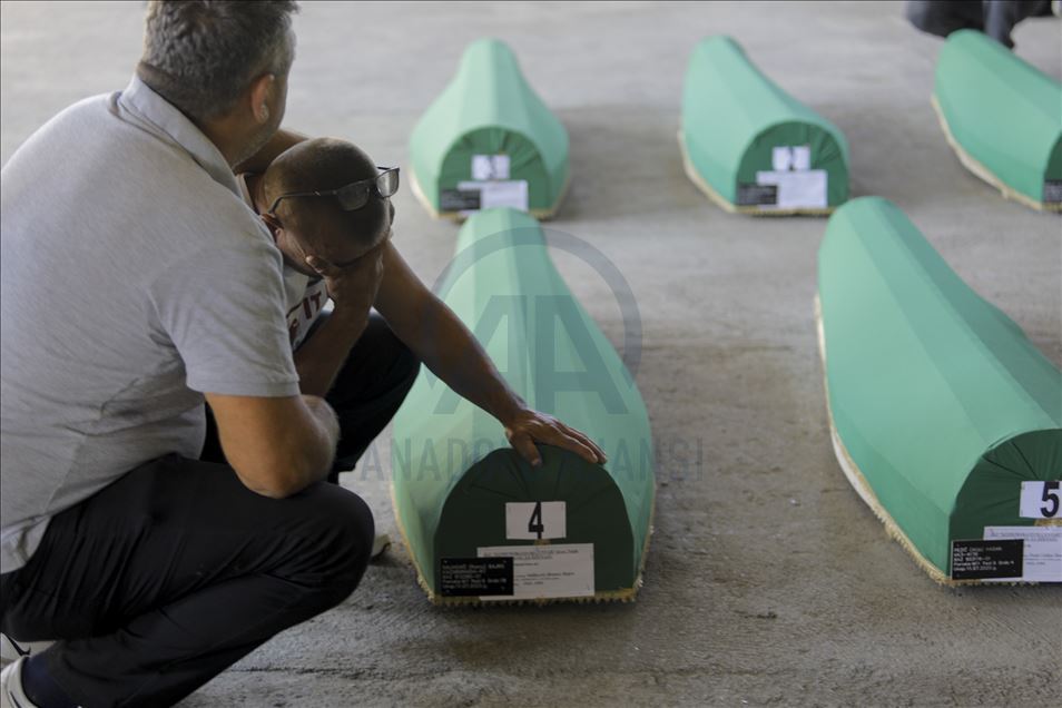 Srebrenitsa Soykırımı kurbanlarının cenazeleri Potoçari'ye ulaştı