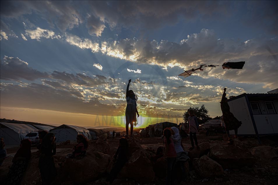 بادباک‌بازی کودکان سوری در سایه آتش بس
