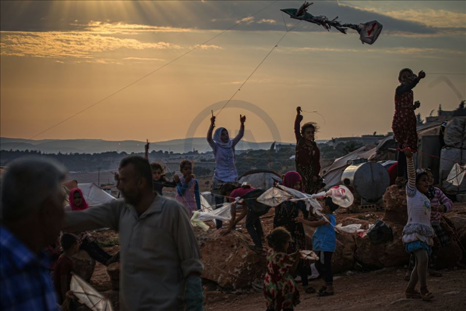 بادباک‌بازی کودکان سوری در سایه آتش بس
