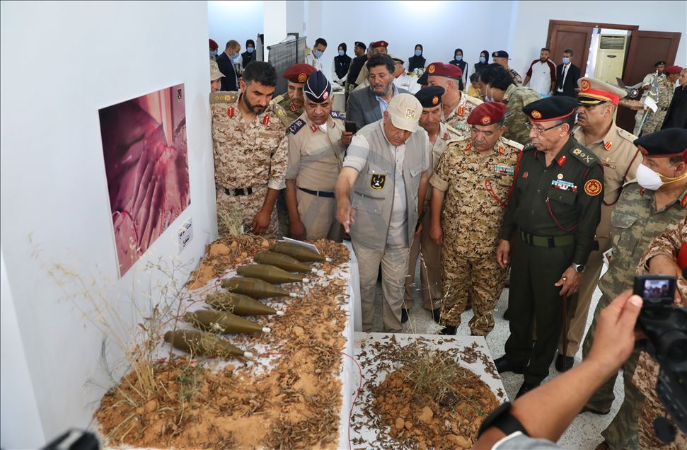 Libya ordusu Hafter milislerinin sivil yerleşimlere tuzakladığı mayınları sergiledi