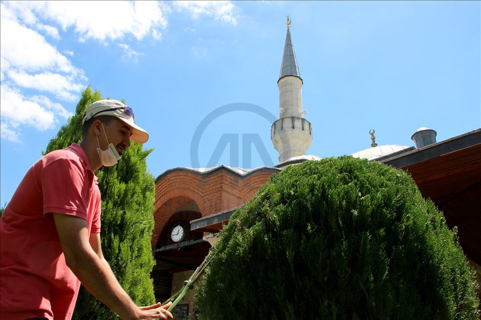 Edirne'deki "çevreci cami" cemaatinin desteğiyle güzelleşiyor