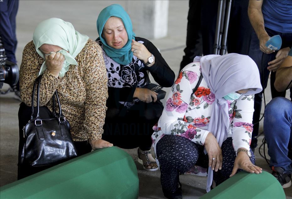 Srebrenitsa Soykırımı kurbanlarının cenazeleri Potoçari'ye ulaştı