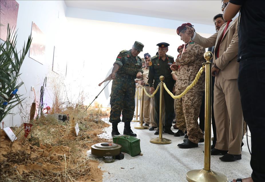 Libya ordusu Hafter milislerinin sivil yerleşimlere tuzakladığı mayınları sergiledi
