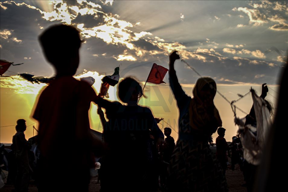Festival layang-layang untuk anak-anak pengungsi Suriah