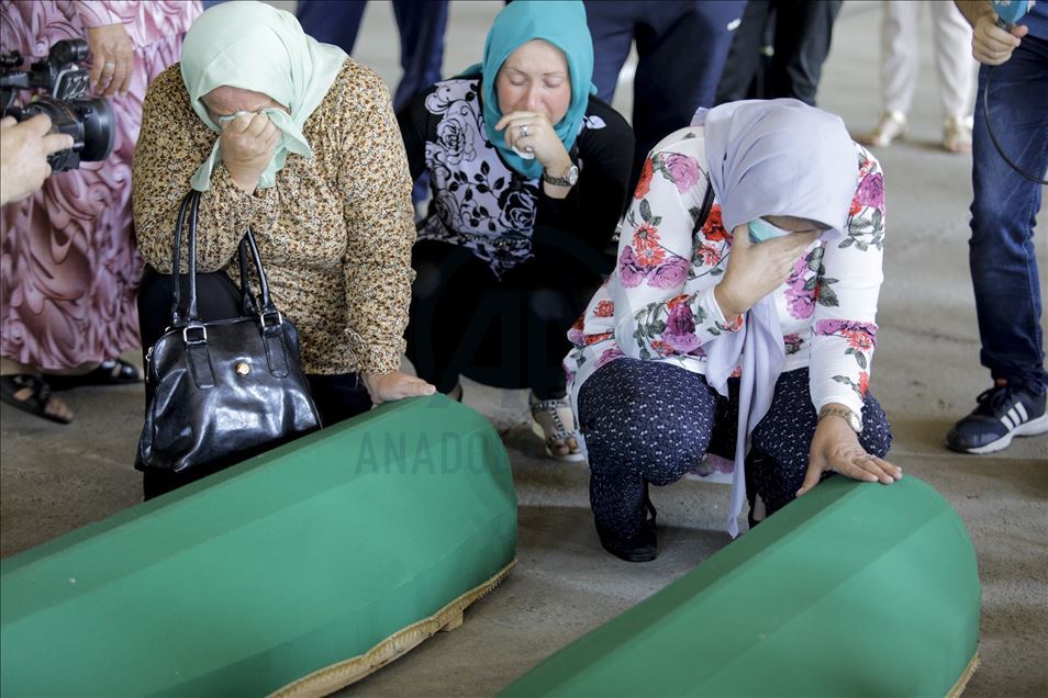 Srebrenitsa Soykırımı kurbanlarının cenazeleri Potoçari'ye ulaştı