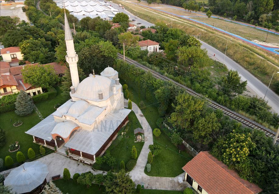 Edirne'deki "çevreci cami" cemaatinin desteğiyle güzelleşiyor