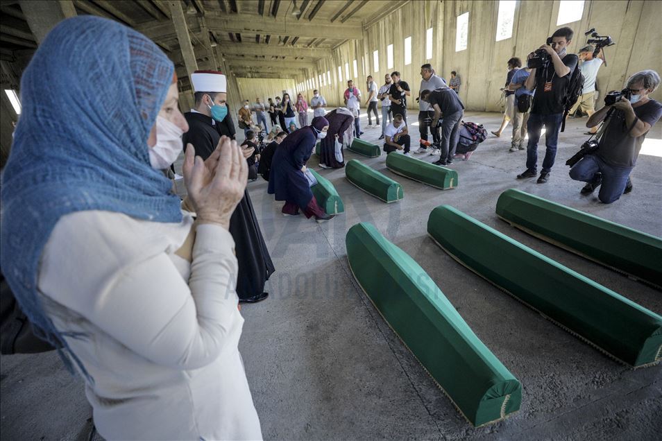 Srebrenitsa Soykırımı kurbanlarının cenazeleri Potoçari'ye ulaştı