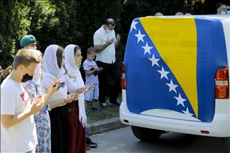 Suzama i dovama iz Visokog ispraćeni tabuti žrtava srebreničkog genocida