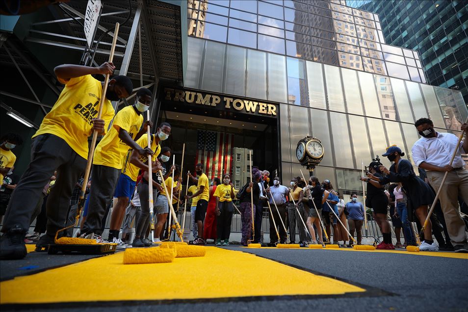 New York'ta Trump Tower'ın önüne "Black Lives Matter" yazıldı