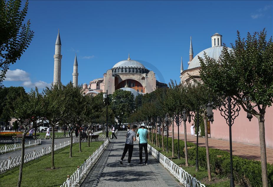 جشن مردم استانبول به‌دلیل تغییر ایاصوفیه از موزه به مسجد