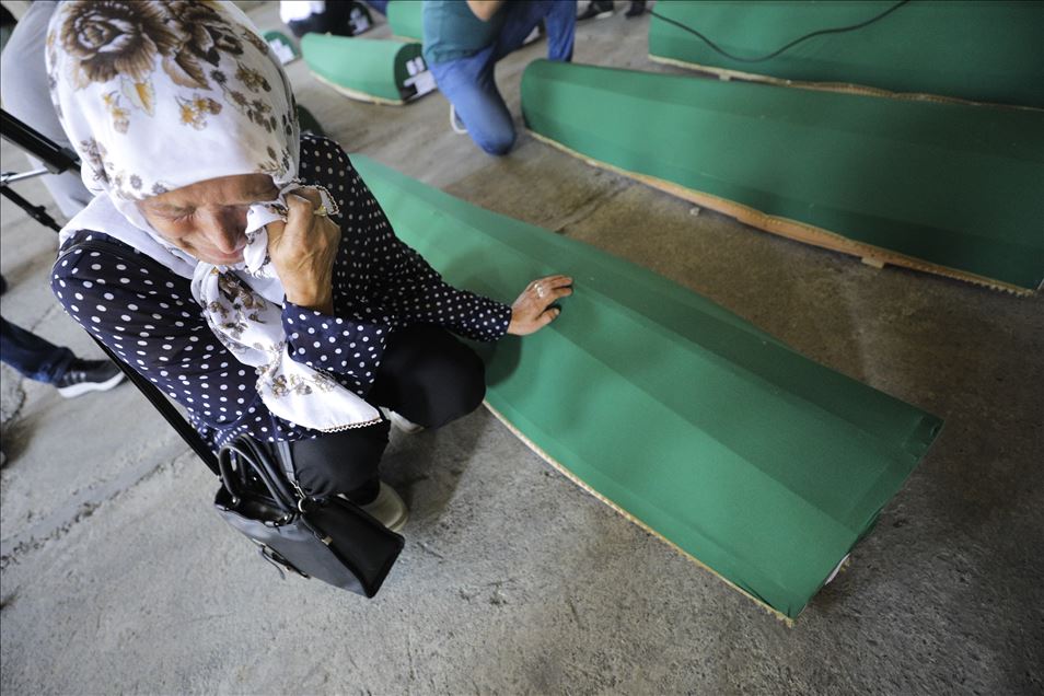 Srebrenitsa Soykırımı kurbanlarının cenazeleri Potoçari'ye ulaştı