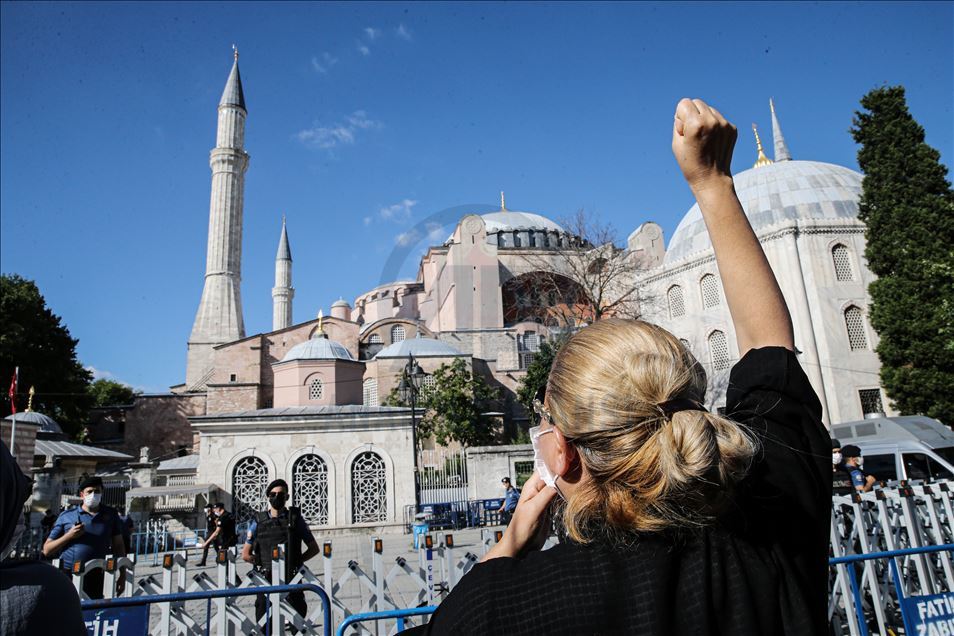 Danıştay 10. Dairesinin "Ayasofya" kararı, Ayasofya Meydanı'nda sevinçle karşılandı