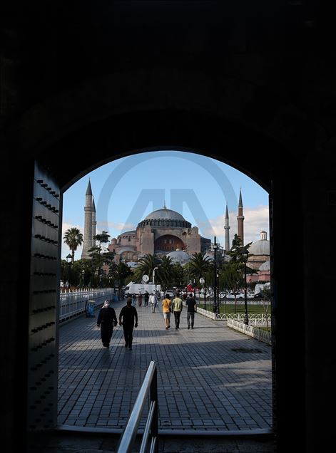 جشن مردم استانبول به‌دلیل تغییر ایاصوفیه از موزه به مسجد