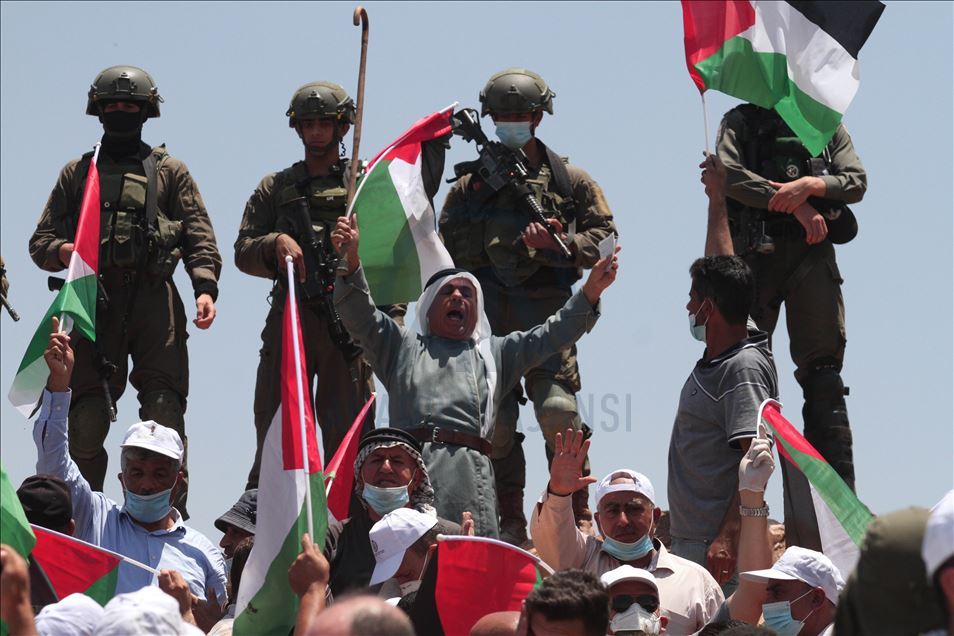 إصابة العشرات إثر تفريق الجيش الإسرائيلي مسيرات بالضفة 