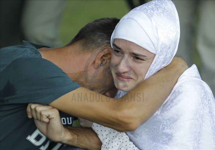 Yarın defnedilecek Srebrenitsa kurbanlarının tabutları Potoçari Anıt Mezarlığı'na taşındı
