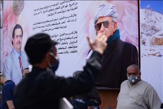 چاوەڕوانی دەروێش و موریدان لە پێشوازی تەرمی رابەری تەریقەتی قادری کەسنەزانی