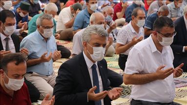 FETÖ'nün darbe girişiminin 4. yılında binlerce kişi Cumhuriyet Meydanı'nda toplandı