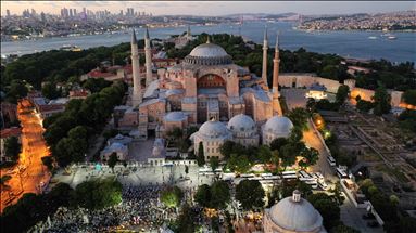 Ayasofya Meydanı'nda akşam namazı kılındı