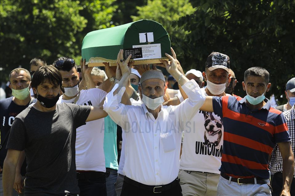 Srebrenitsa Soykırımı'nın 9 kurbanı daha toprağa verildi