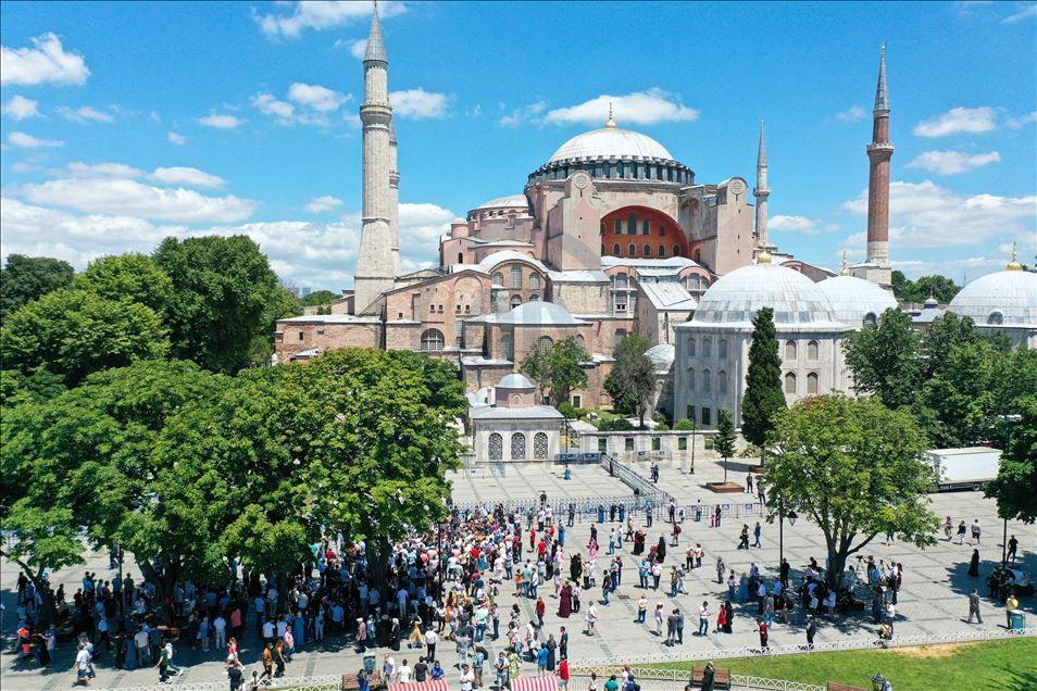 Ayasofya'ya ibadet yolu açılmasına büyük ilgi