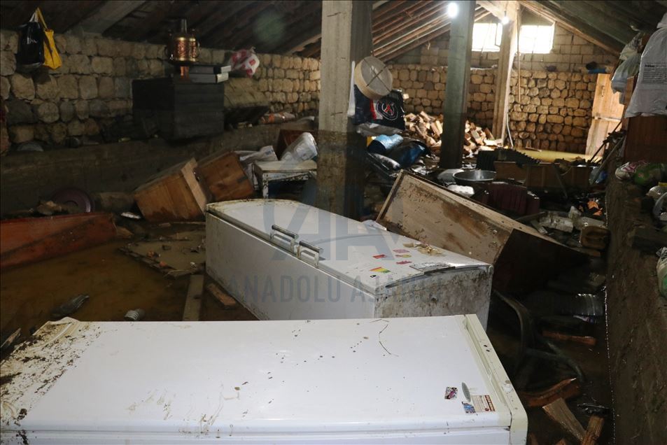 Erzurum ve Ağrı'da hasara neden olan selin izleri siliniyor
