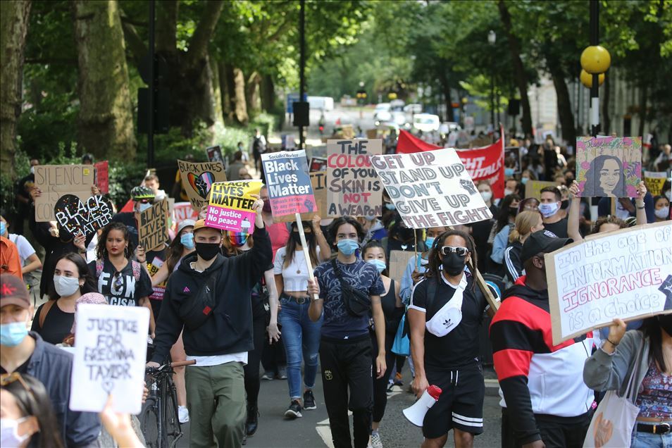 Londra'da ırkçılık karşıtı gösteri