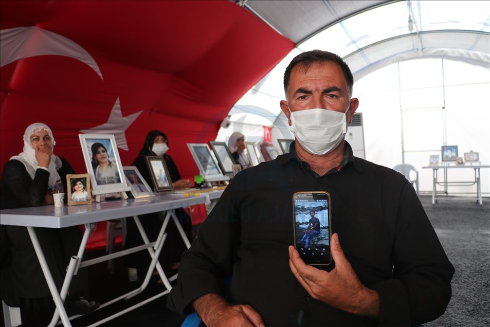 Diyarbakır annelerinin oturma eylemine bir aile daha katıldı