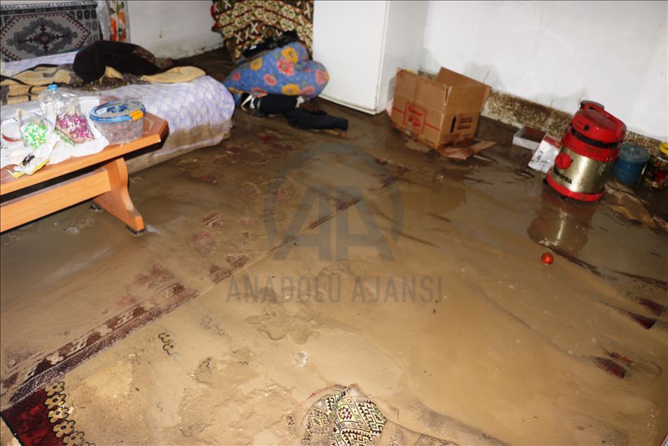 Erzurum ve Ağrı'da hasara neden olan selin izleri siliniyor
