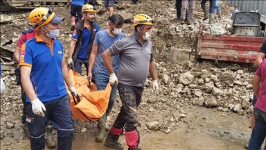 Artvin'deki selde kaybolan 3 kişinin cansız bedenine ulaşıldı