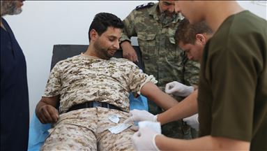 Libya'da cephe hattında hayat kurtaran sağlık çalışanları da Hafter'in hedefinde