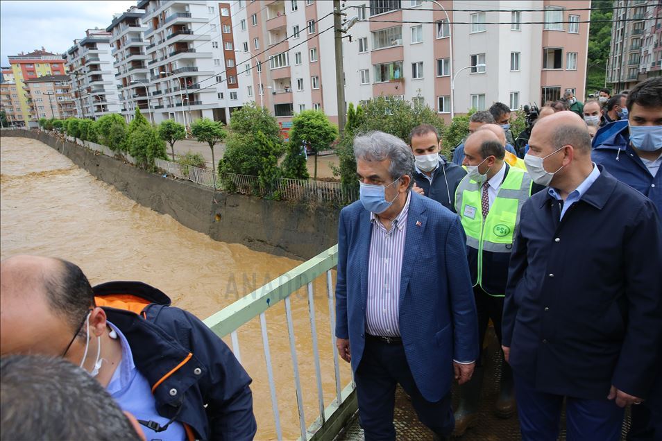 İçişleri Bakanı Soylu, Rize'deki sel bölgesinde incelemede bulundu
