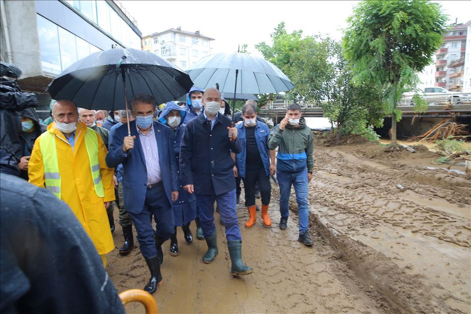 İçişleri Bakanı Soylu, Rize'deki sel bölgesinde incelemede bulundu
