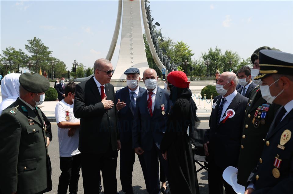 اردوغان به بنای یادبود شهدای 15 جولای تاج گل گذاشت