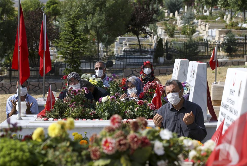15 Temmuz şehitleri için yapılan "Demokrasi Şehitleri Anıtı" açıldı
