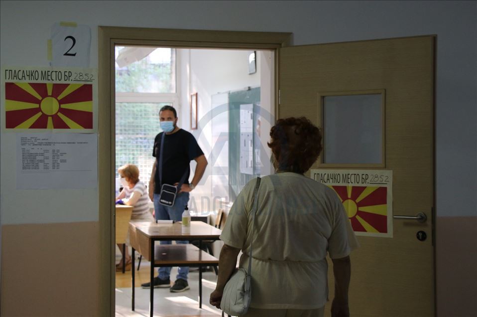 Kuzey Makedonya'da halk erken genel seçim için sandık başında