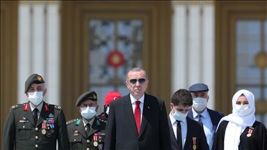 اردوغان به بنای یادبود شهدای 15 جولای تاج گل گذاشت