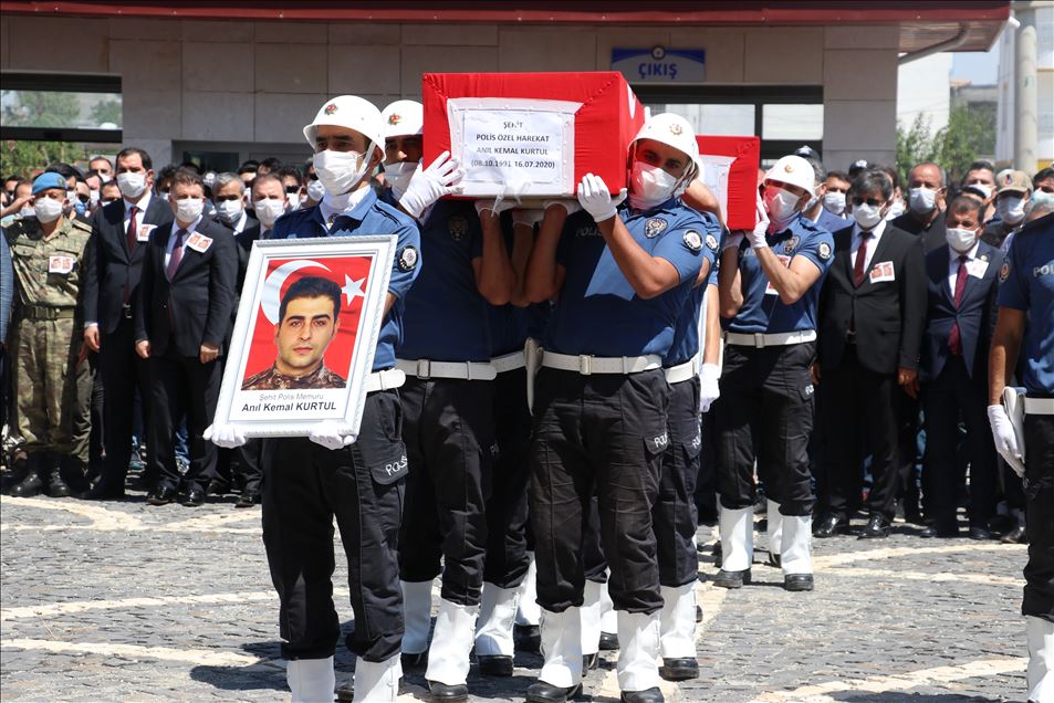 Siirt'teki operasyonda şehit olan 2 polis için tören düzenlendi