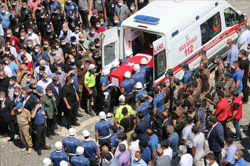 Siirt'teki operasyonda şehit olan 2 polis için tören düzenlendi