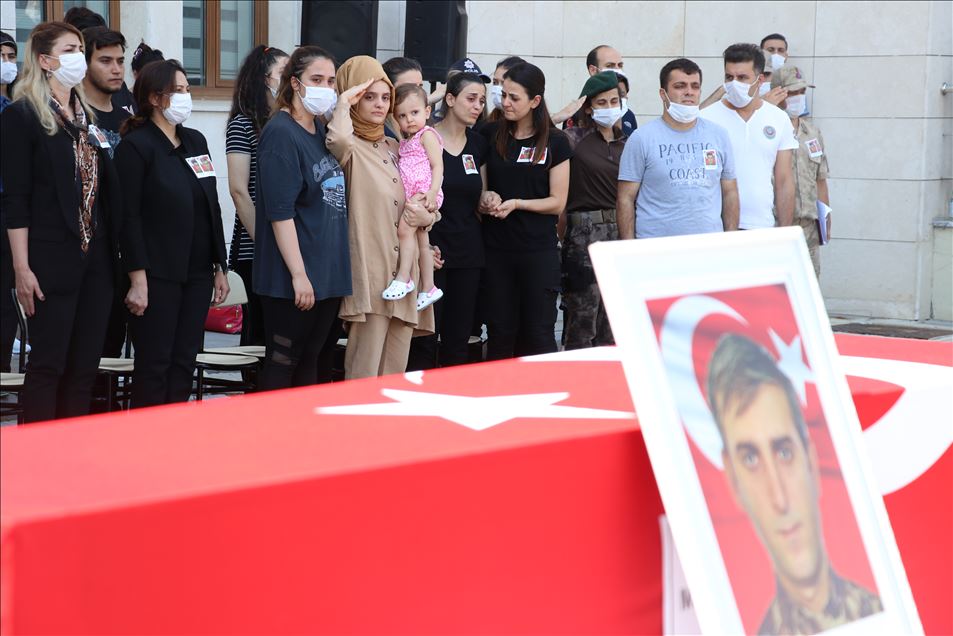 Siirt'teki operasyonda şehit olan 2 polis için tören düzenlendi