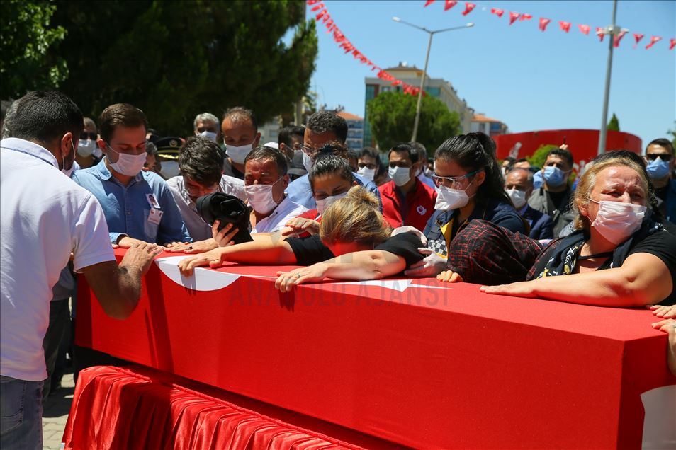 Van'da düşen uçakta şehit olan polis memuru Manisa'da son yolculuğuna uğurlandı